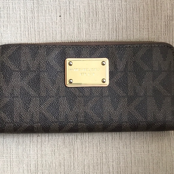 Michael Kors Monogram Jet Set tote - Picture 7 of 8